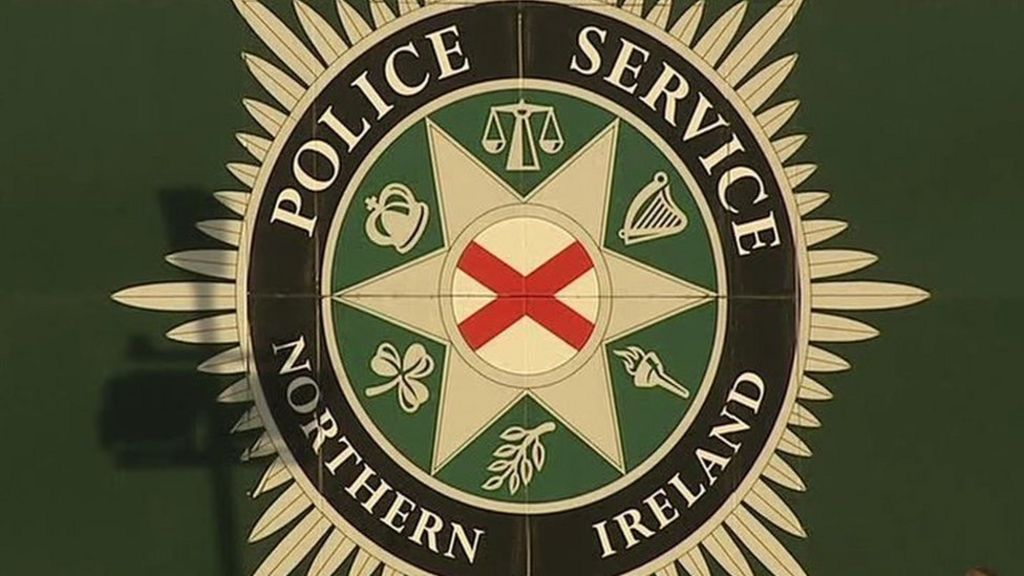 Man injured in Cluain Mor Drive, west Belfast, shooting - BBC News