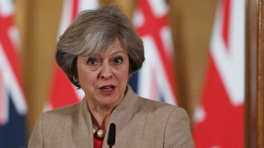 Brexit: MPs urge May to clarify trade aims before talks
