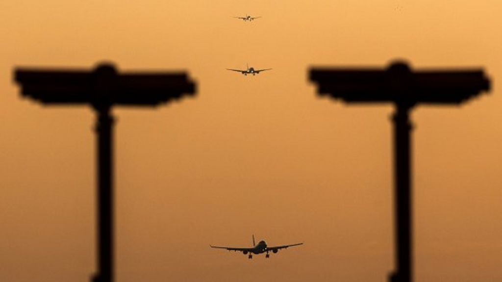 Heathrow flyers climb ahead of expansion decision