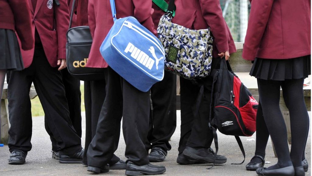 Traffic plan hints at school hours move