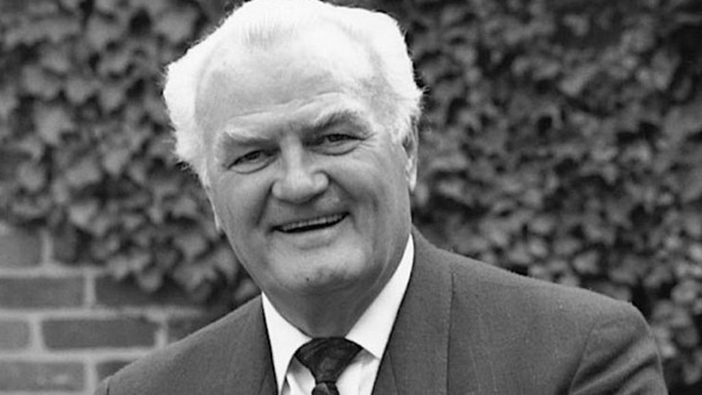 Jon Vickers, celebrated tenor, dies aged 88 BBC News