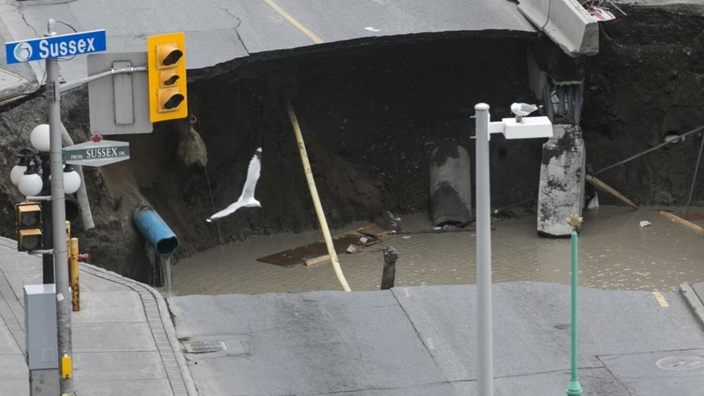 Evacuation after huge Ottawa sinkhole