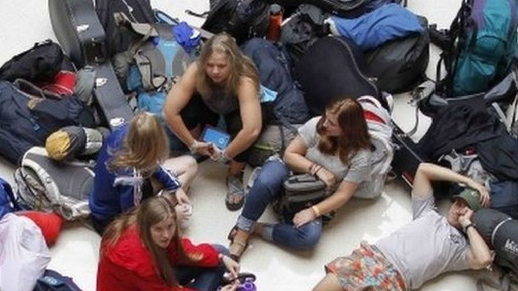 Delta: Power cut strands thousands of passengers