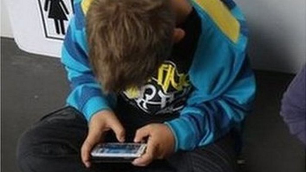 Internet safety: Children 'fending for themselves online'