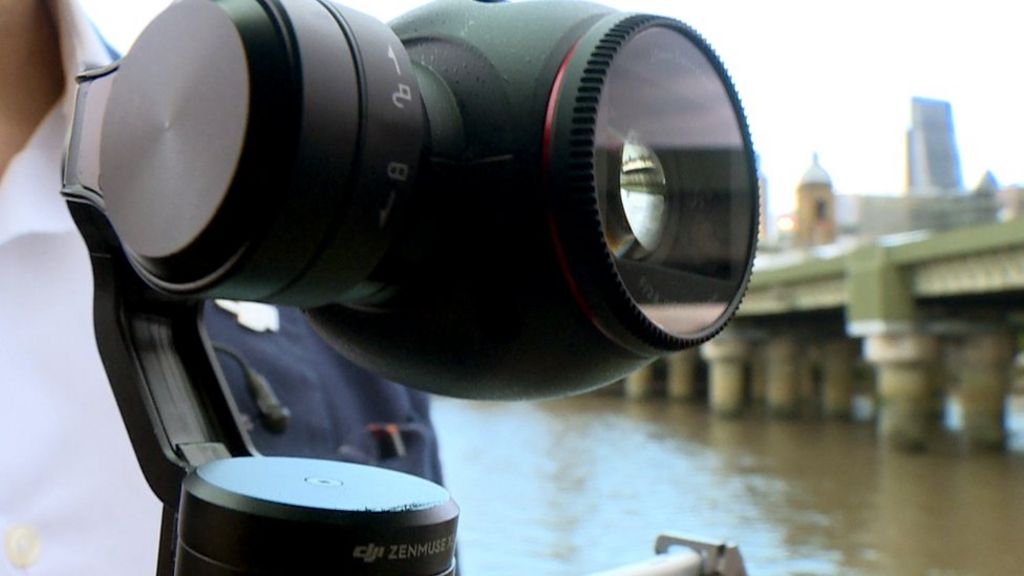 VIDEO: 4K camera films drone-like video