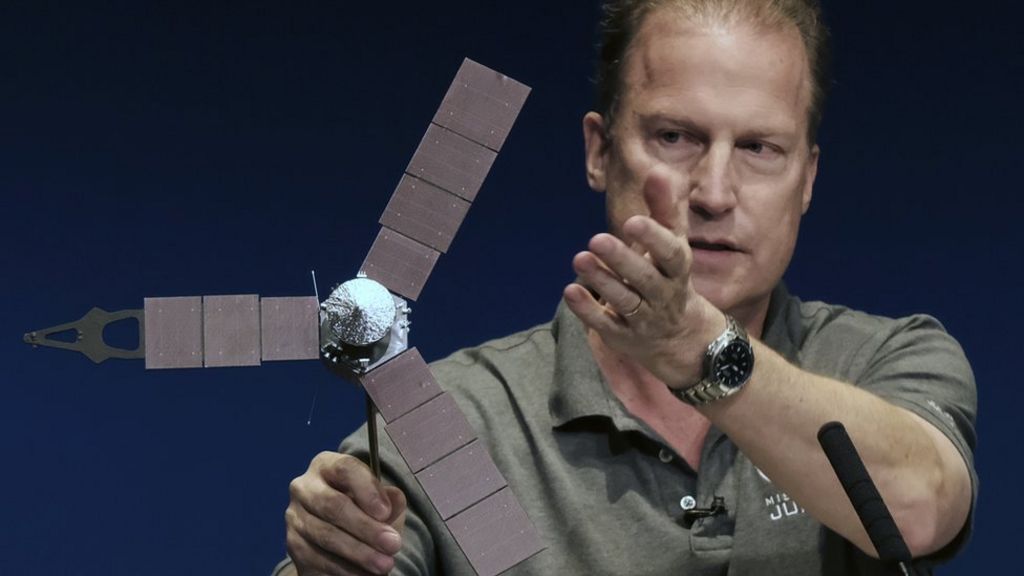 Juno mission: Jupiter probe on course for orbit manoeuvre