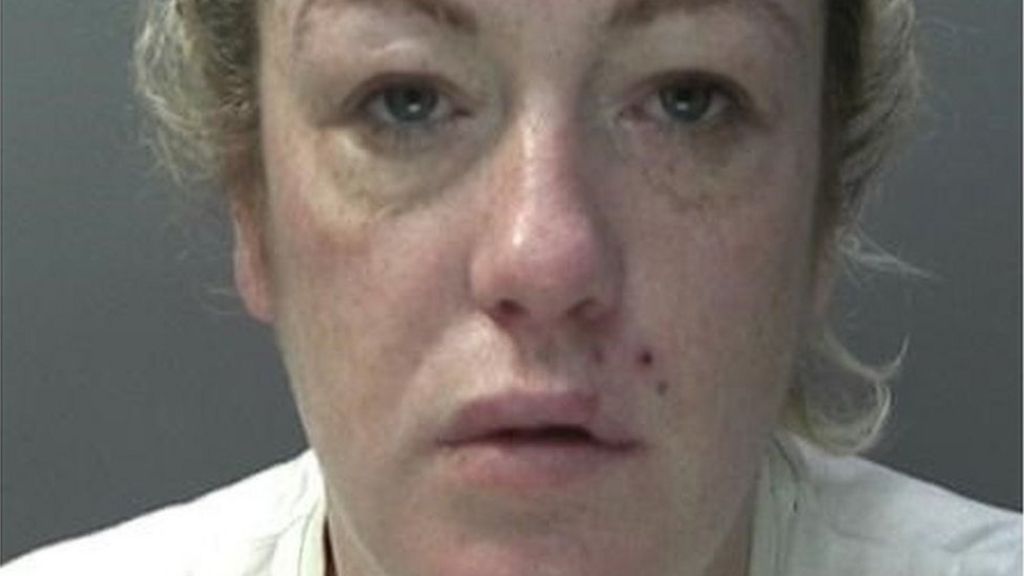 Thief Ann O'Halloran 'strips off over bus mobile phone theft'