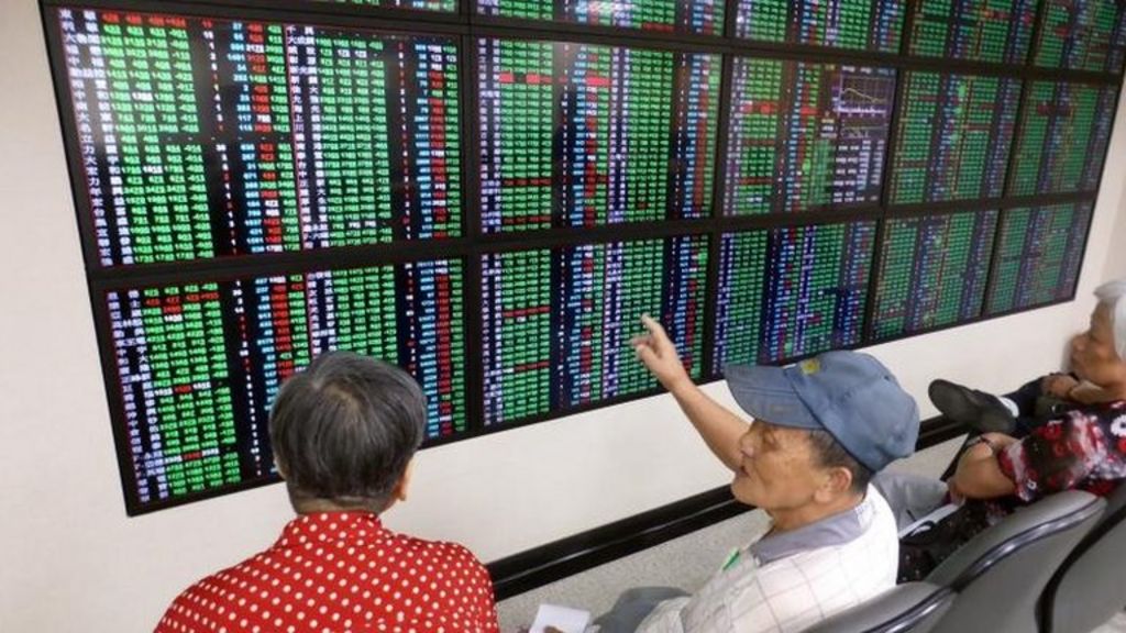 Japan's Nikkei ends lower ahead of US jobs data