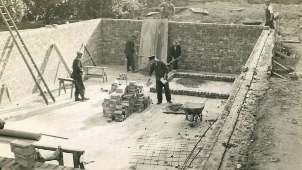 Lincoln Cathedral's WW2 water tank to be excavated in dig BBC News