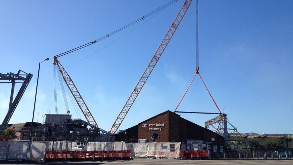 400-tonne bridge lowered at station