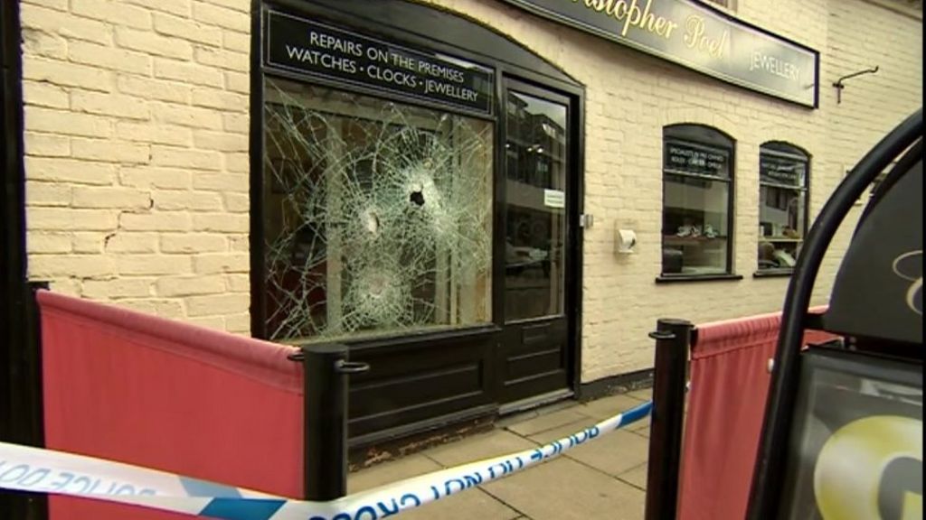 'Shakespeare's ghost' chases armed robbers after Stratford-upon-Avon jewellery raid