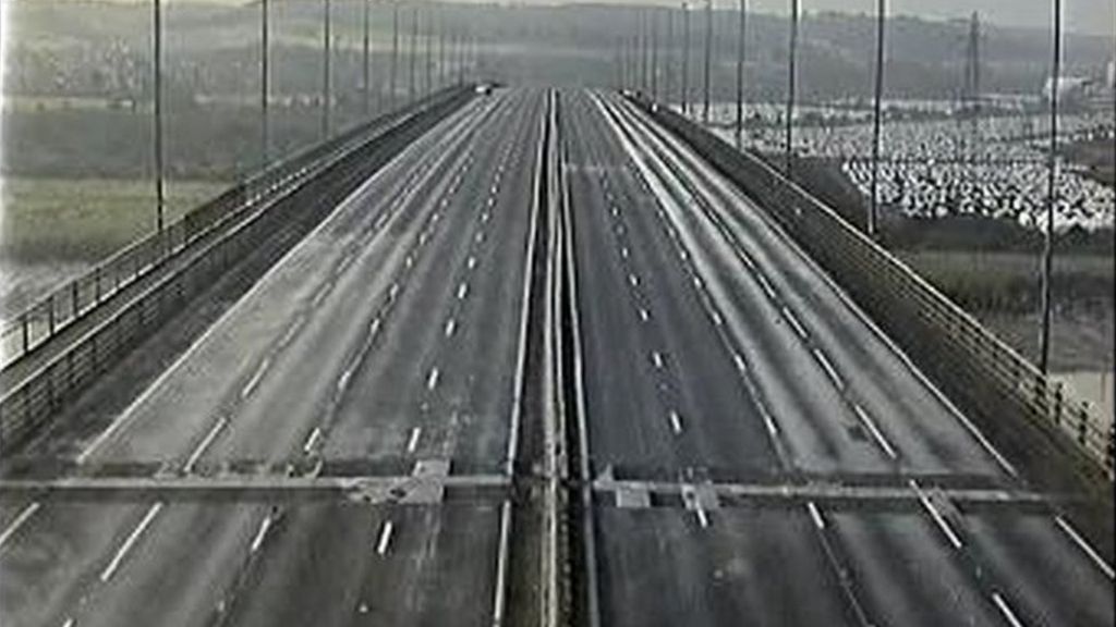 M5 in Somerset closed due to ice on road