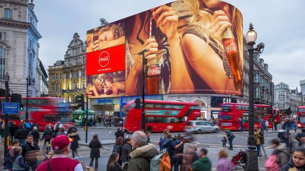 London plans giant curved screen