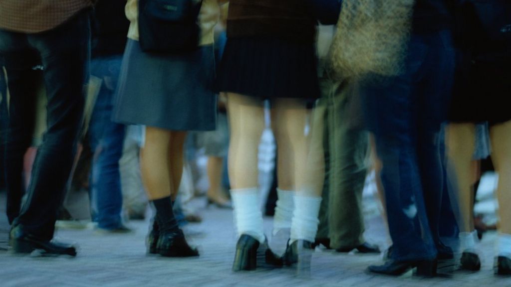 Pornography 'desensitising young people'