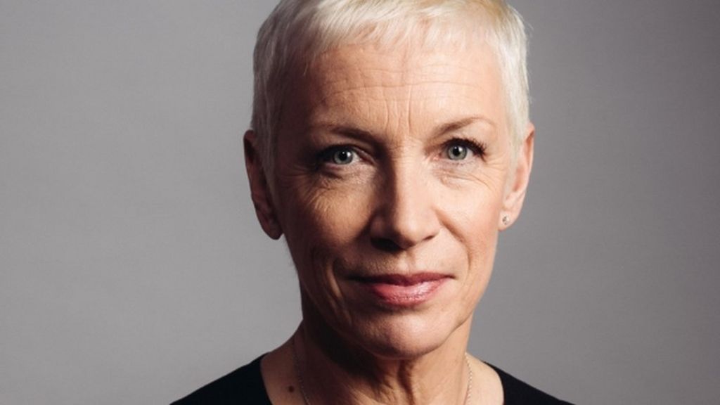 Singer Annie Lennox Gets Humanitarian Award Bbc News 