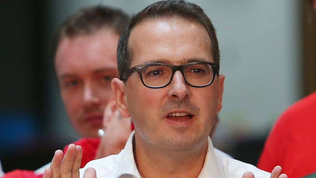 Owen Smith: I'd offer Corbyn Labour president job