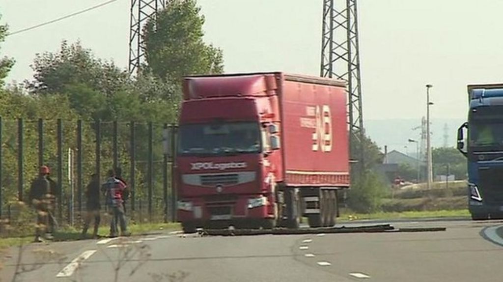 Calais: Truck swerves as migrants try to slow lorries