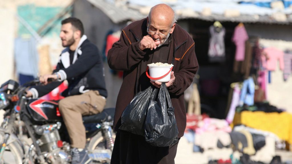 Syria conflict: Food rations run out in rebel-held Aleppo - BBC News