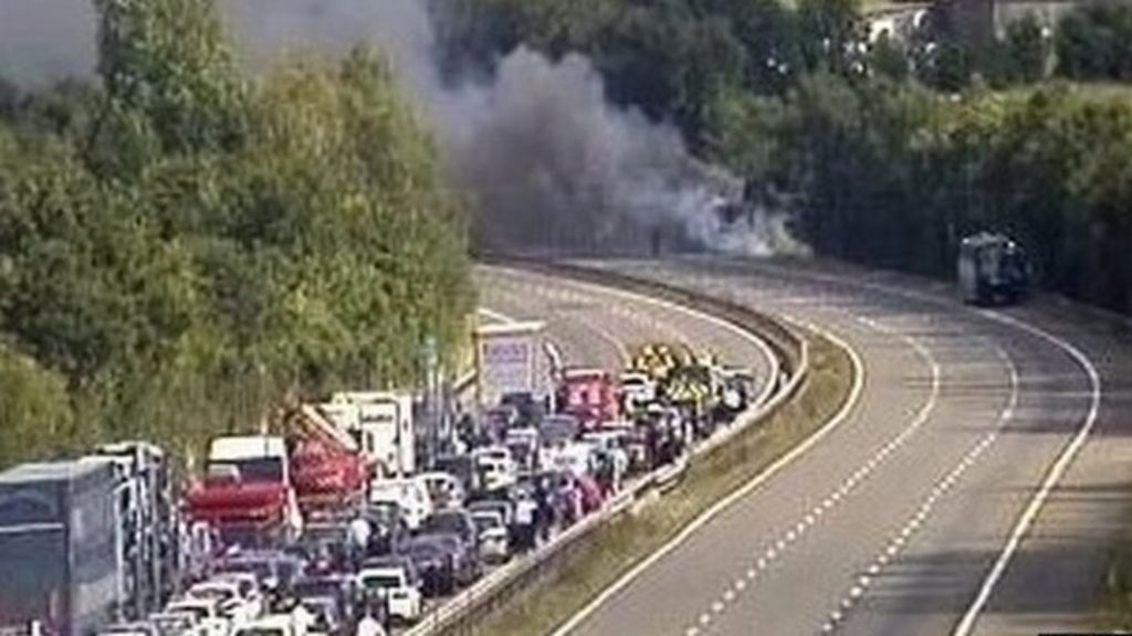 Coach fire closes M40 motorway