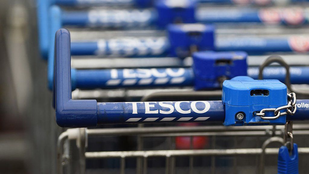 New £1 coin: Tesco to leave trolleys unlocked