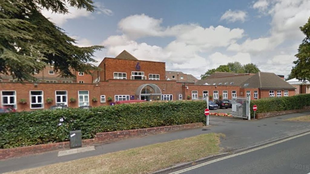 Farnborough teacher struck off for sex with student - BBC News