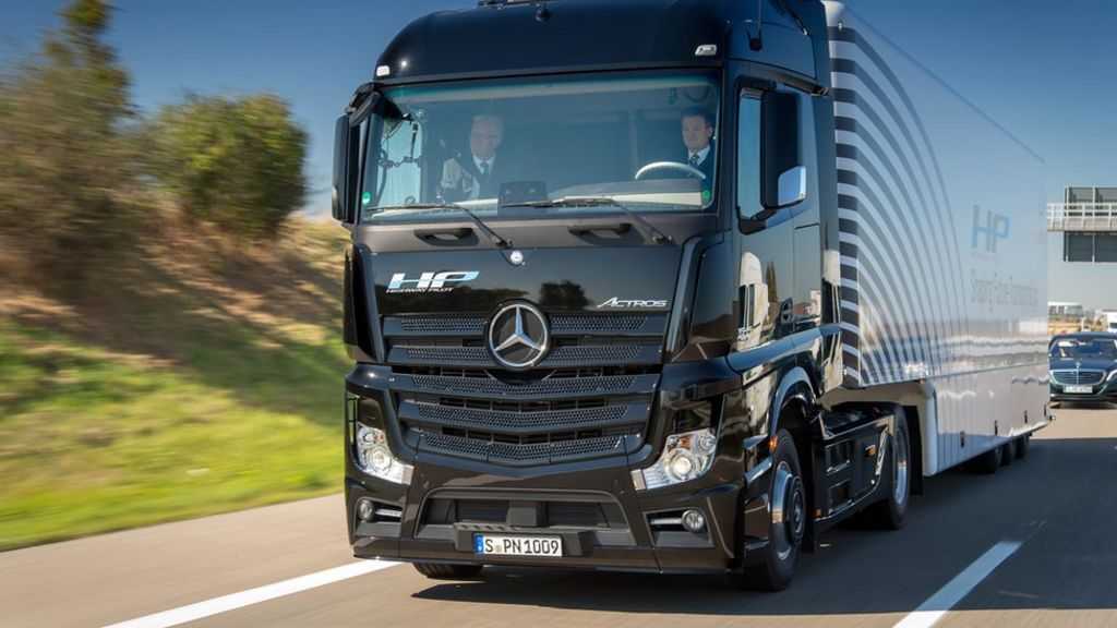 Driverless lorry tested on motorway