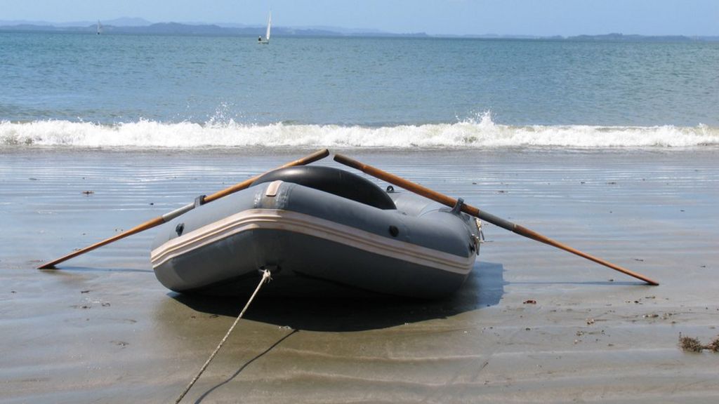 'Bad back' police officer rowed dinghy