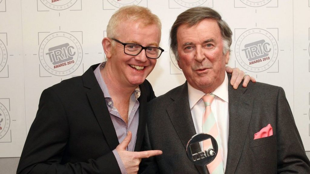 Evans pays tribute to Sir Terry Wogan at memorial service