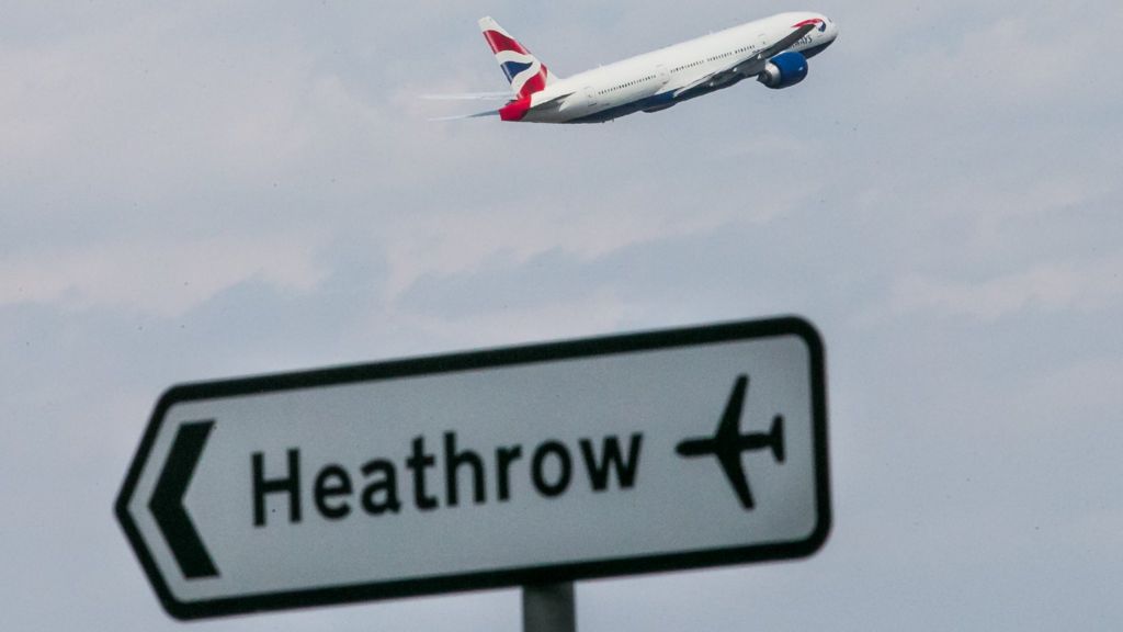 UK aviation chief urges arrest of laser pointer owners