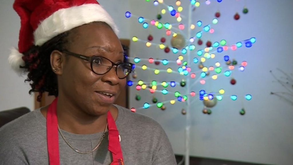 Nottingham woman hosts 130 people for Christmas dinner - BBC ... - BBC News