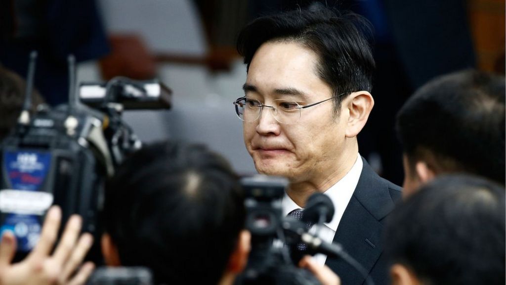 S Korea: Samsung chief awaits arrest warrant decision