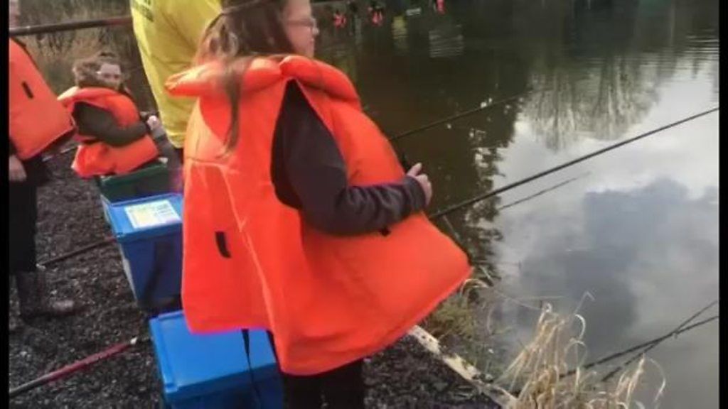Schoolchildren fishing for peace