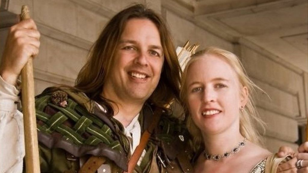 Nottingham's Robin Hood and Maid Marian to marry - BBC News