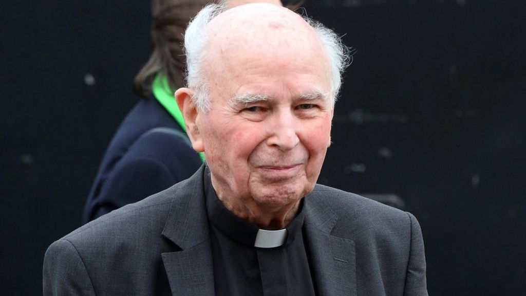 Bloody Sunday 'handkerchief' bishop dies