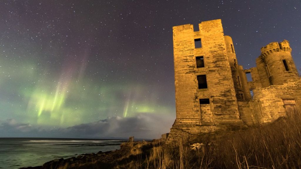 Light show Aurora borealis pictured from Thurso BBC News