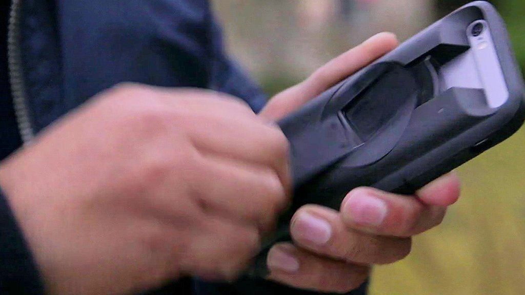 VIDEO: Charge your phone with a hand crank