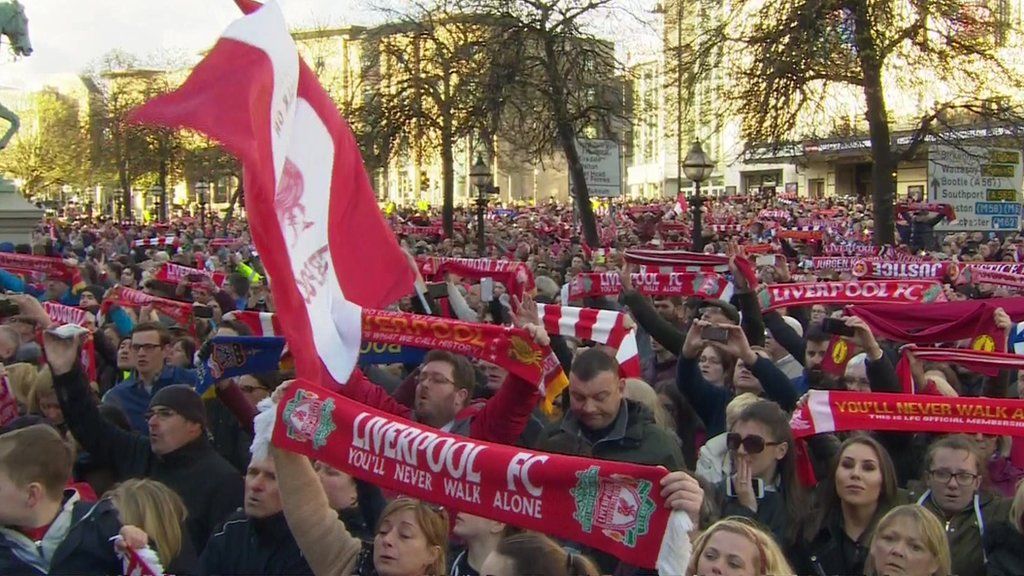 VIDEO: Thousands sing You'll Never Walk Alone