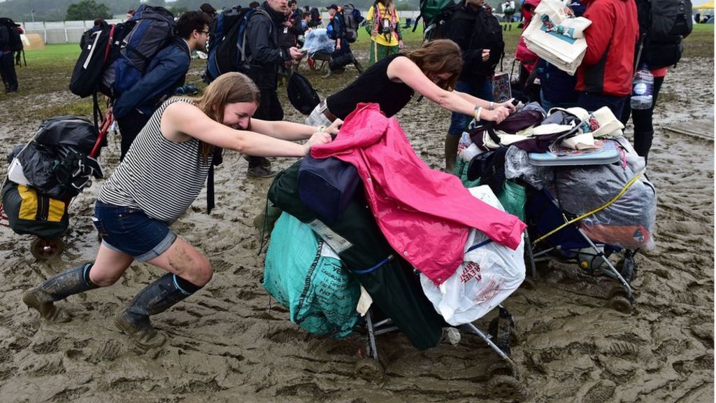Glastonbury festival-goers caught up in traffic chaos