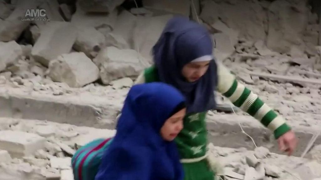 Syria conflict: Fear in Aleppo as air strikes resume