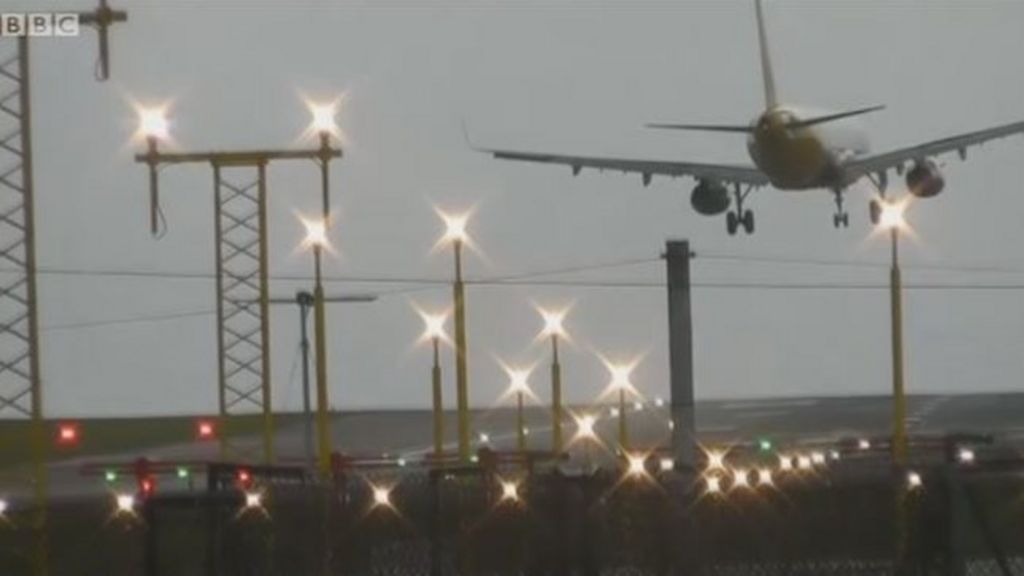 VIDEO: Plane aborts landing due to 70mph winds