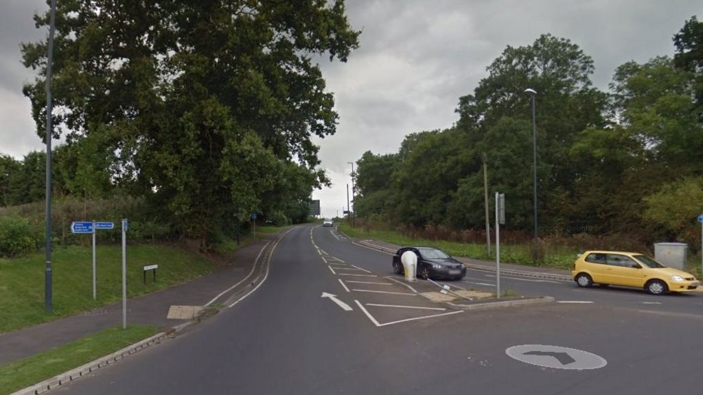 Man dies and two injured in crash