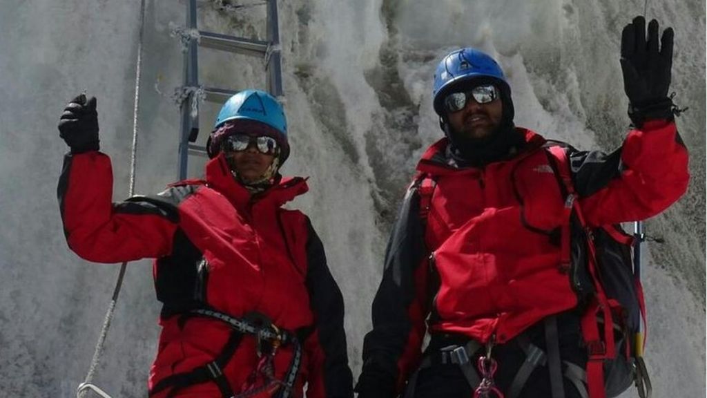 Nepal to investigate Indian police pair's Everest summit claim - BBC News