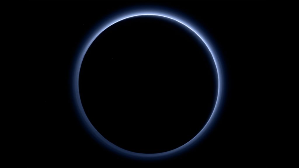 Probe captures Pluto's 'blue sky'