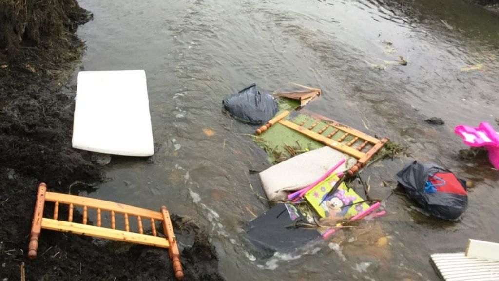 Environment Agency plea as child's bedroom dumped in river - BBC News
