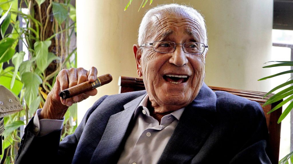 Leading Egyptian journalist Mohamed Heikal dies aged 92 BBC News