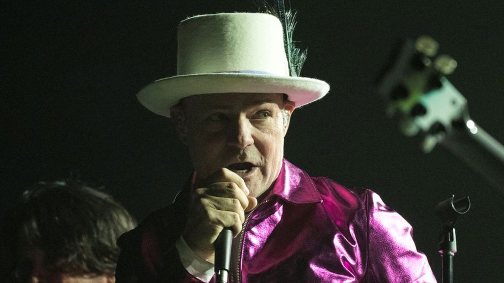 Tragically Hip Dying Singer Gord Downie Bids Canada Farewell Bbc News 