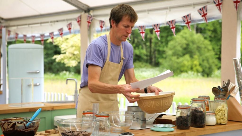 GBBO's Ian Cumming in Shippea Hill station mince pie quest