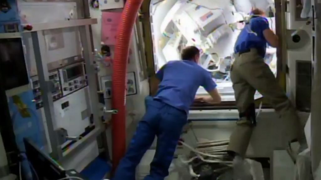 Tim Peake assists with space walk