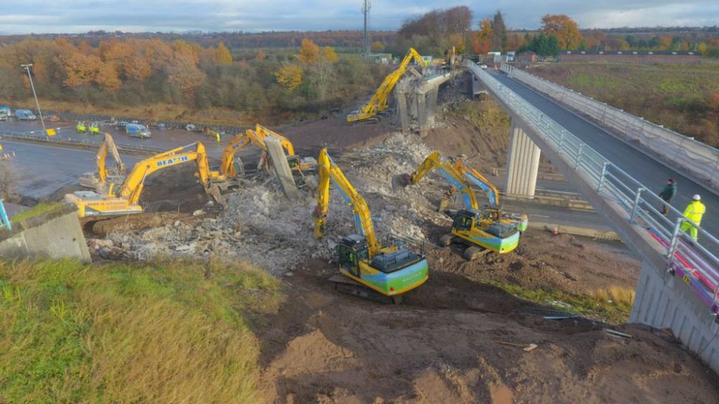 M74 reopens after Bothwellpark bridge demolition