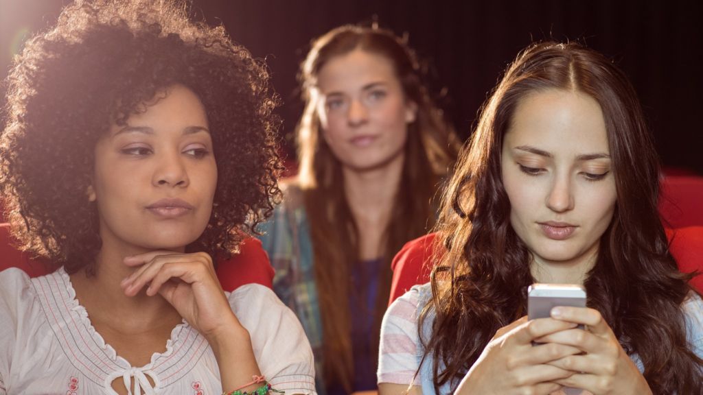 Cinema chain set to allow texting